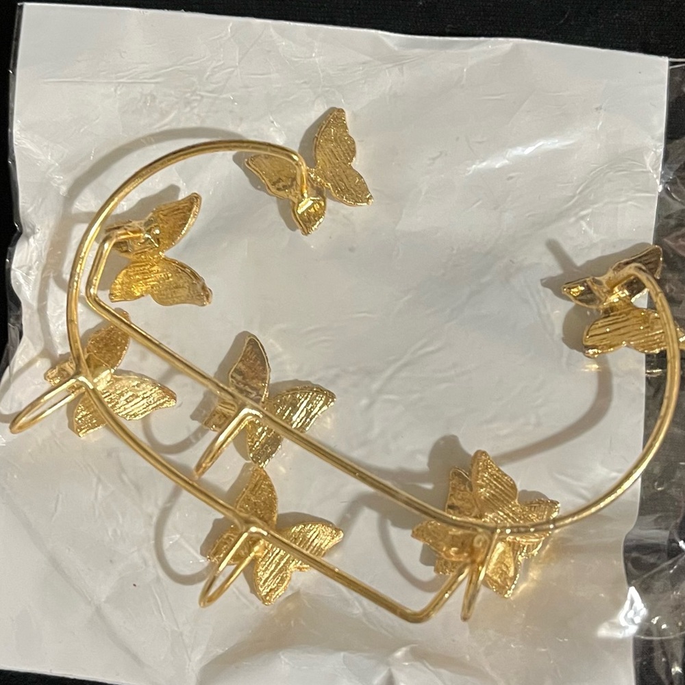 NEW! Gold butterflies ear piece earrings!